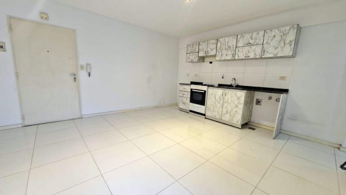 Foto de DEPARTAMENTO DOS AMBIENTES EN LANUSITA - COCHERA OPCIONAL, imagen 5
