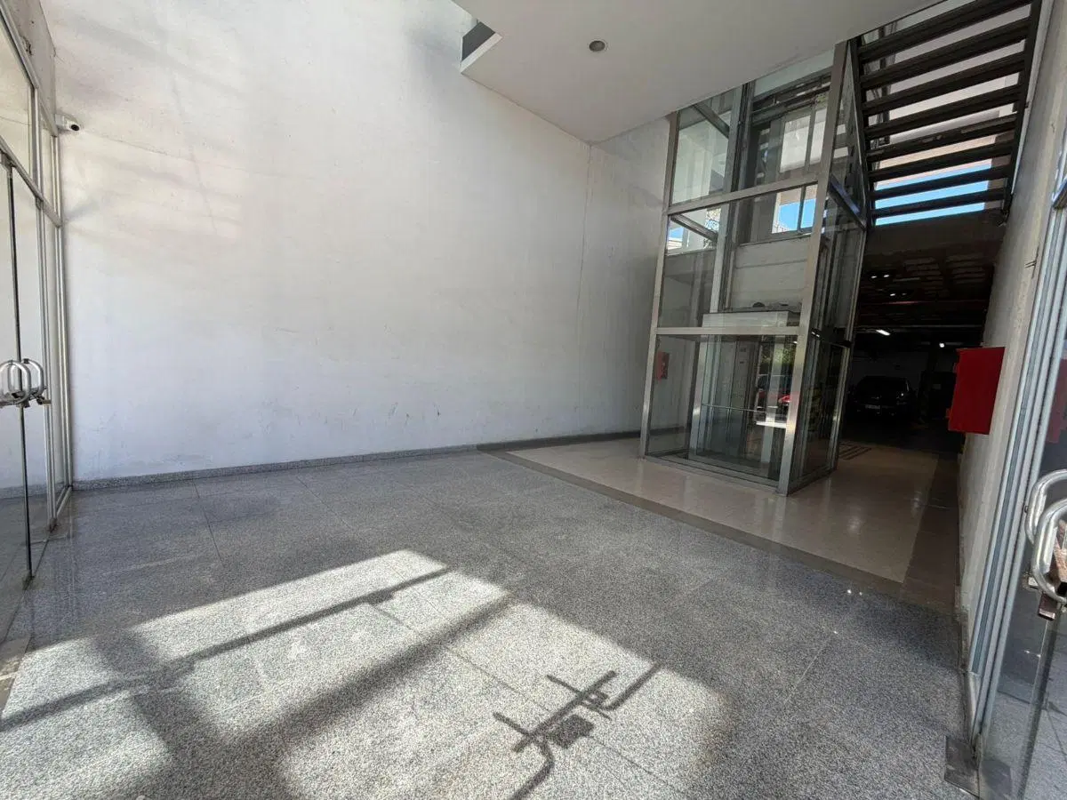 local comercial vidriado en centro comercial barranquitas 4