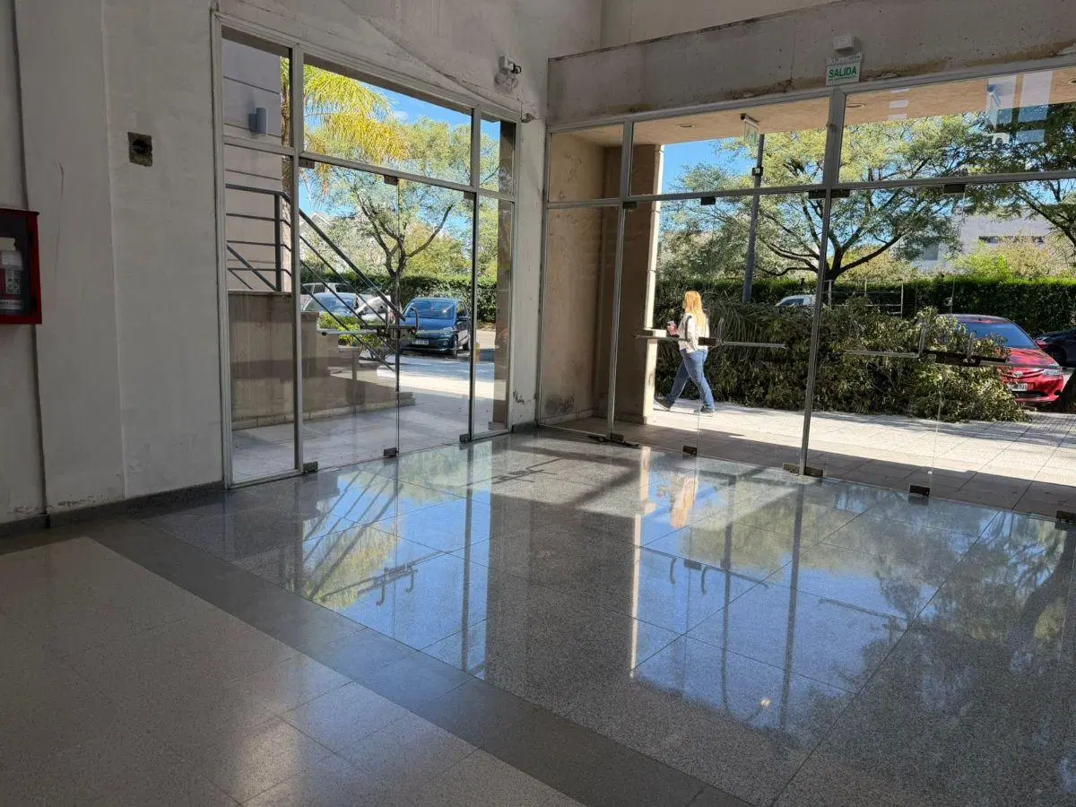 local comercial vidriado en centro comercial barranquitas 3