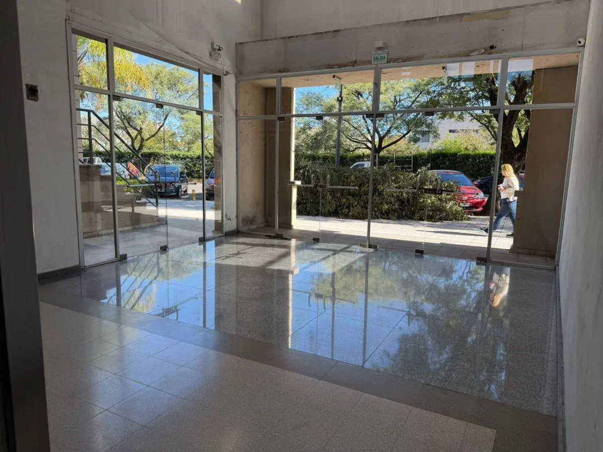 local comercial vidriado en centro comercial barranquitas 1