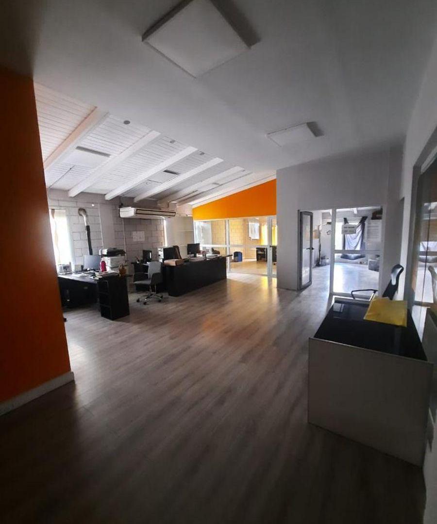 Foto de Amplio Local Comercial en Esquina en alquiler COLONIA TIROLESA Ideal, imagen 1