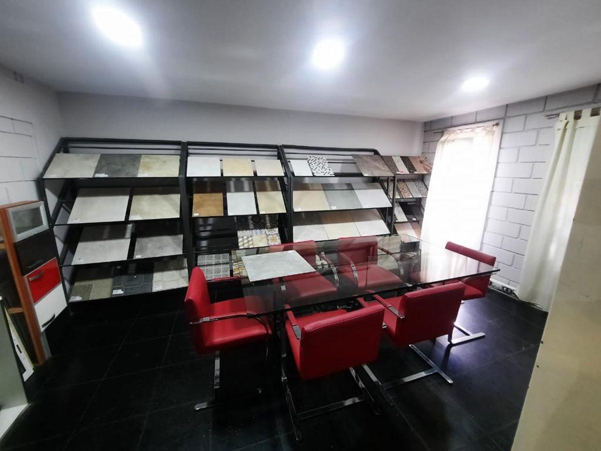 Foto de Amplio Local Comercial en Esquina en alquiler COLONIA TIROLESA Ideal, imagen 4