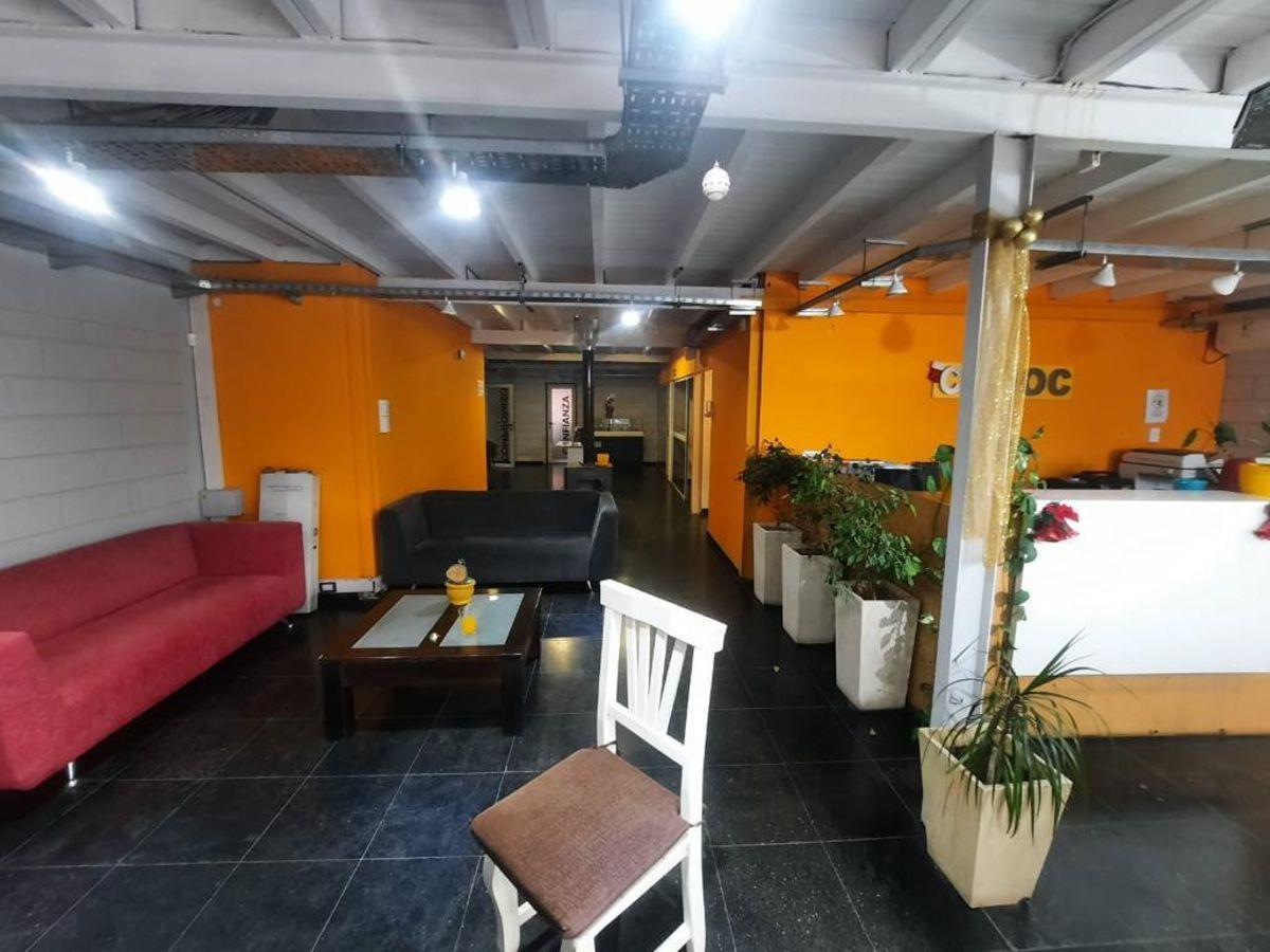 Foto de Amplio Local Comercial en Esquina en alquiler COLONIA TIROLESA Ideal, imagen 2