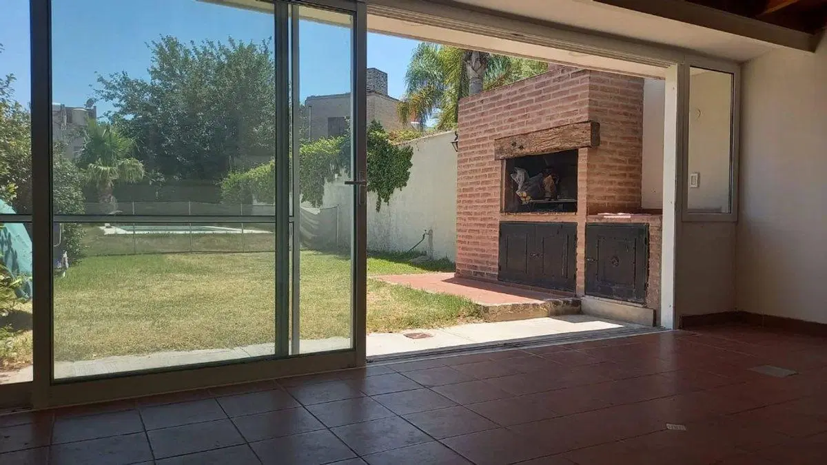 VENDO CASA 3 DORM ARGUELLO 2