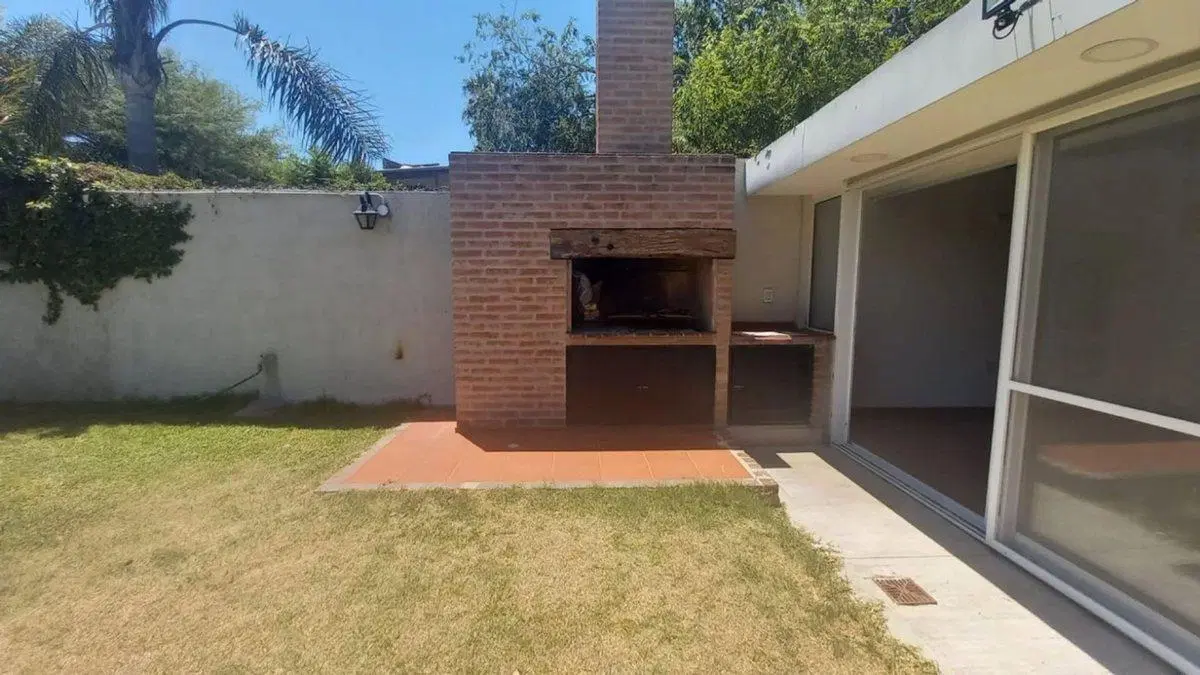 VENDO CASA 3 DORM ARGUELLO 4