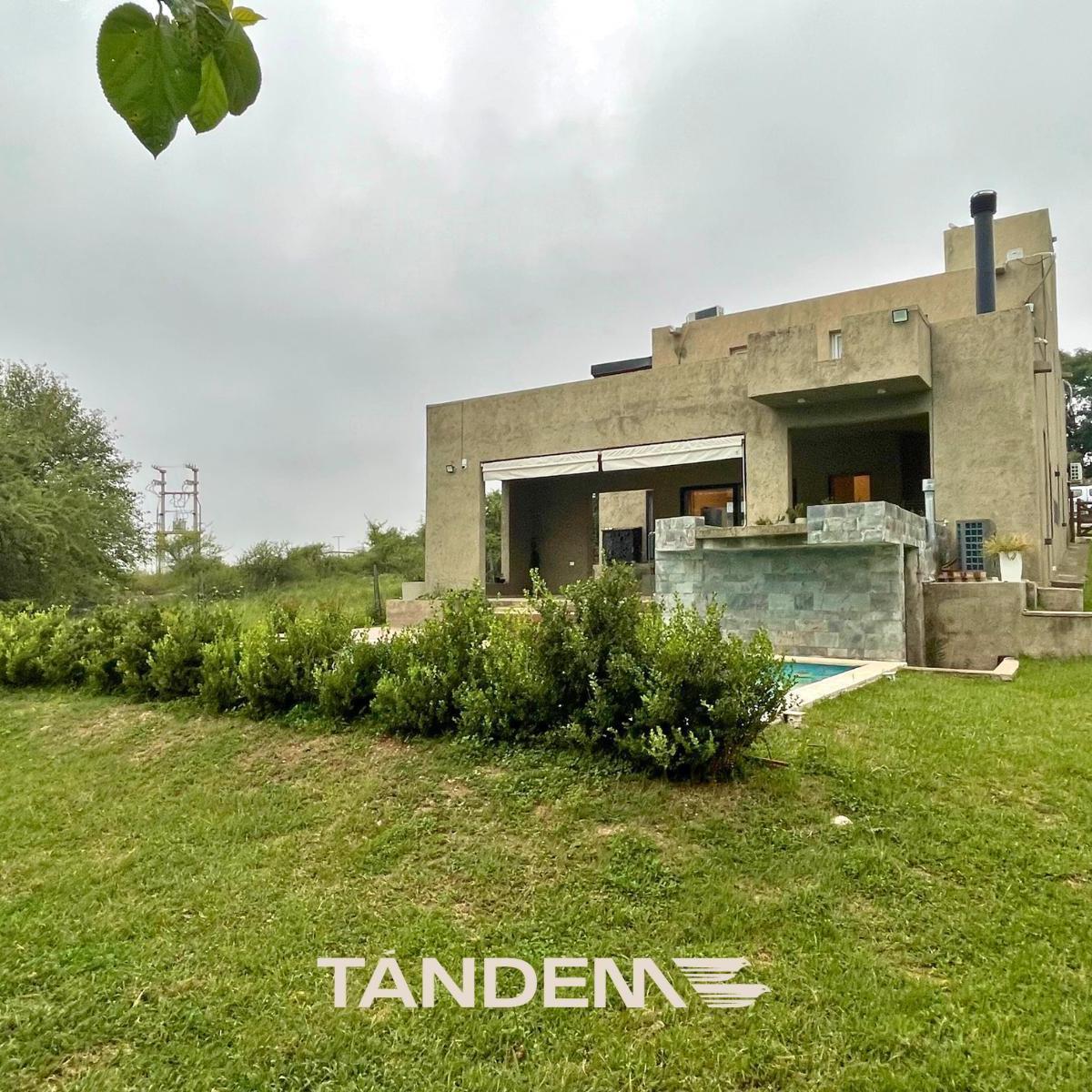 Casa de Categoría en Venta en Tanti, Keoken - 3 Dorm. 3