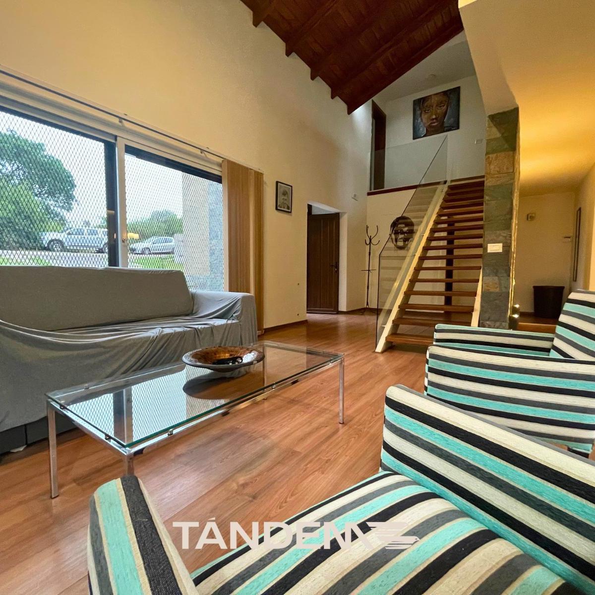 Casa de Categoría en Venta en Tanti, Keoken - 3 Dorm. 4