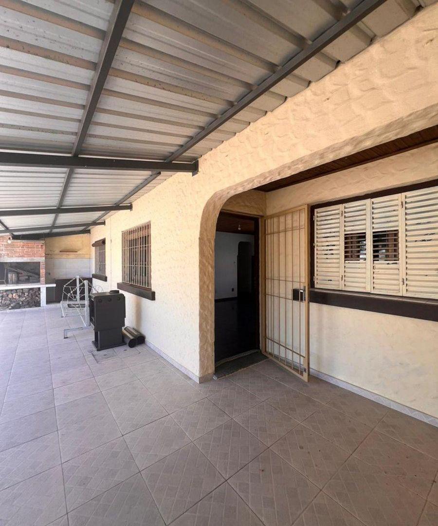 CASA EN ALQUILER- DESTACA UBICACIÓN Y ESTADO