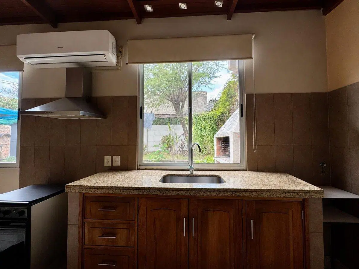 Casa semi equipada-con jardin + garage 4