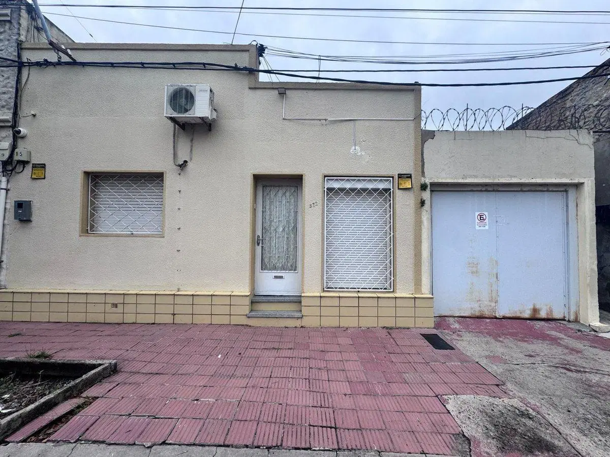 Casa con 2 dormitorios y garage. 4