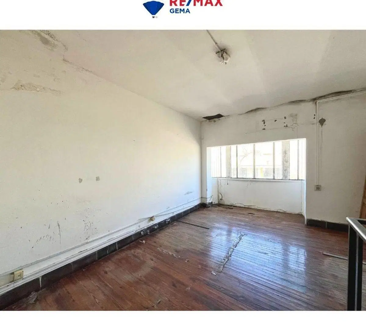 Casa con local comercial en plena Av. España 5