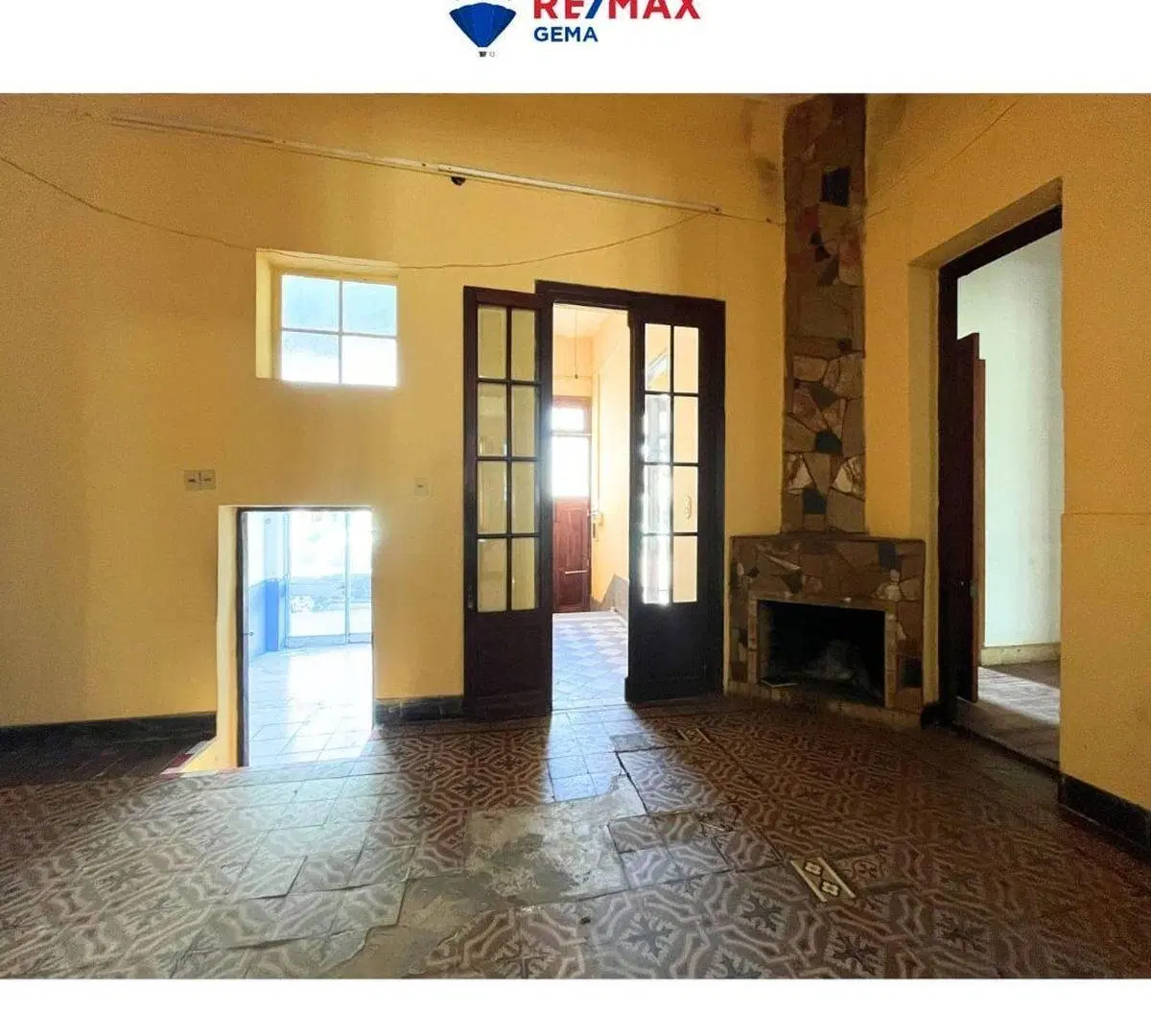Casa con local comercial en plena Av. España 3