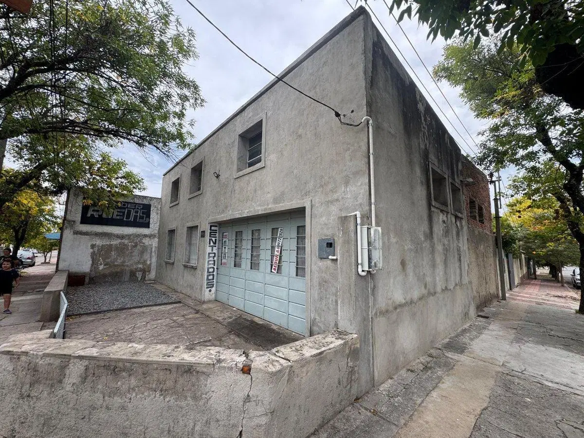 ALQUILER de LOCAL en esquina con potencial 1