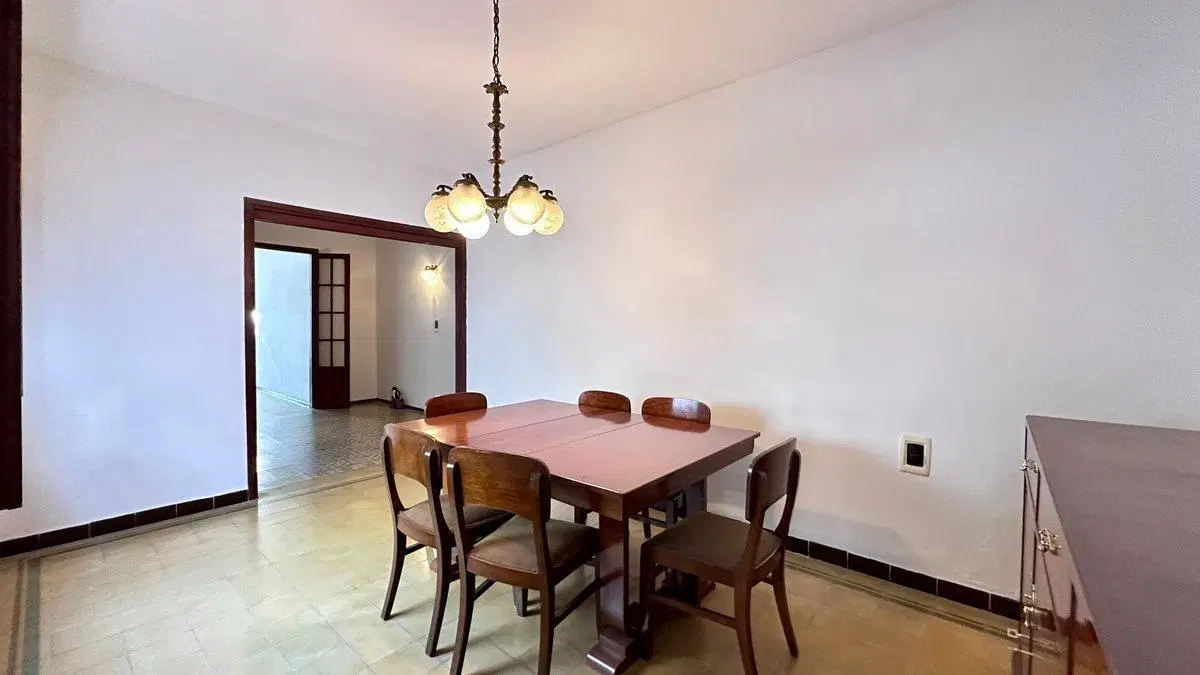 VENTA CASA CENTRICA CON GARAGE 4
