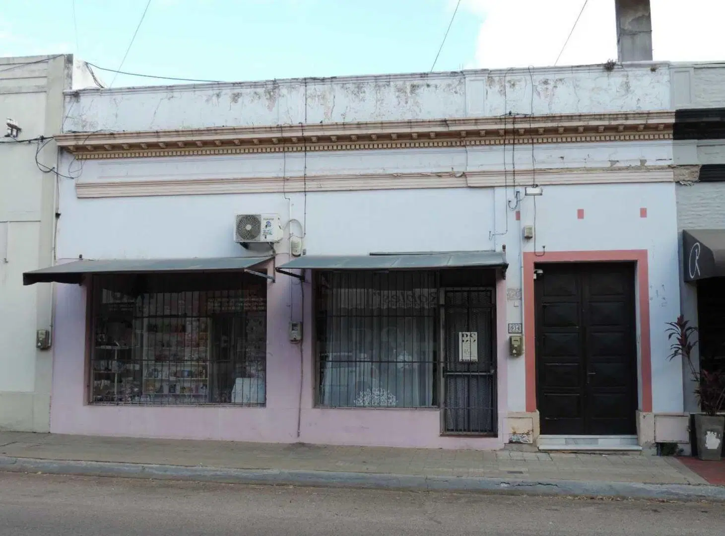 Casa grande en pleno centro con local comercial 1