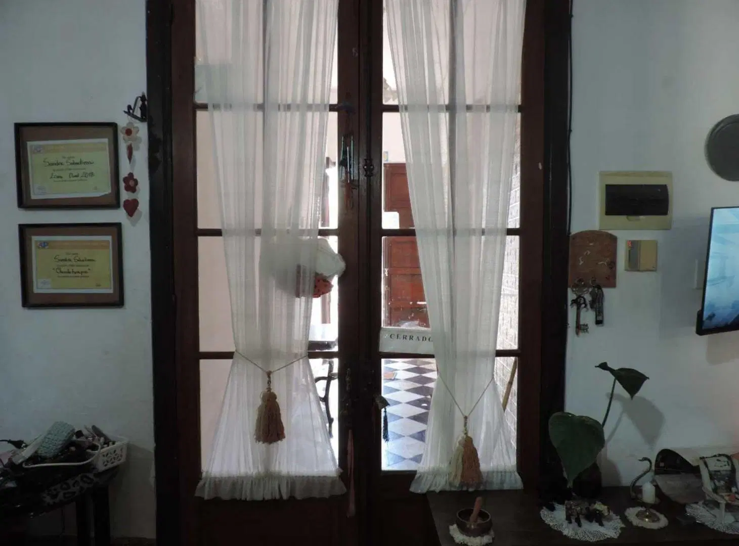 Casa grande en pleno centro con local comercial 2