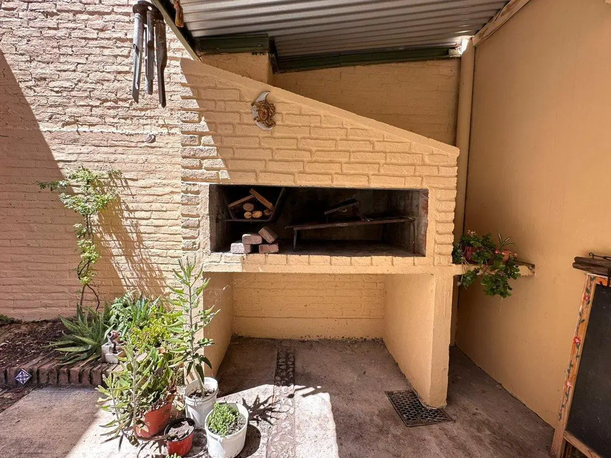 CASA 3 DORMITORIOS + LOCAL COMERCIAL CON RENTA 5