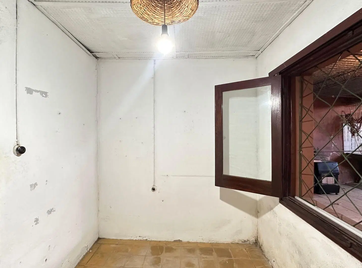 Casa con garaje y gran terreno — ideal refacción 2