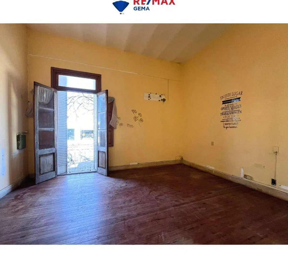 Casa con local comercial en plena Av. España 4