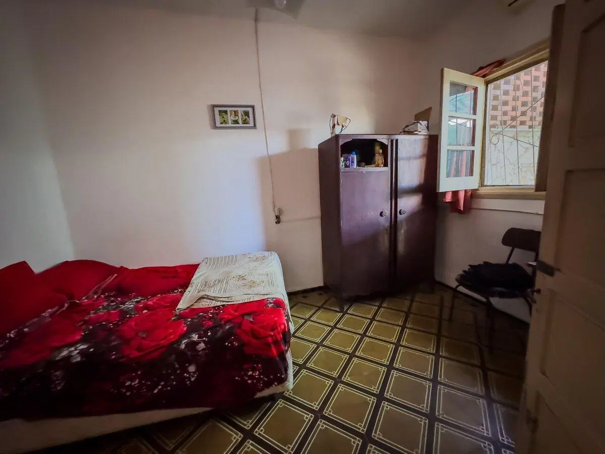Casa amplia y céntrica con gran potencial en el co 8