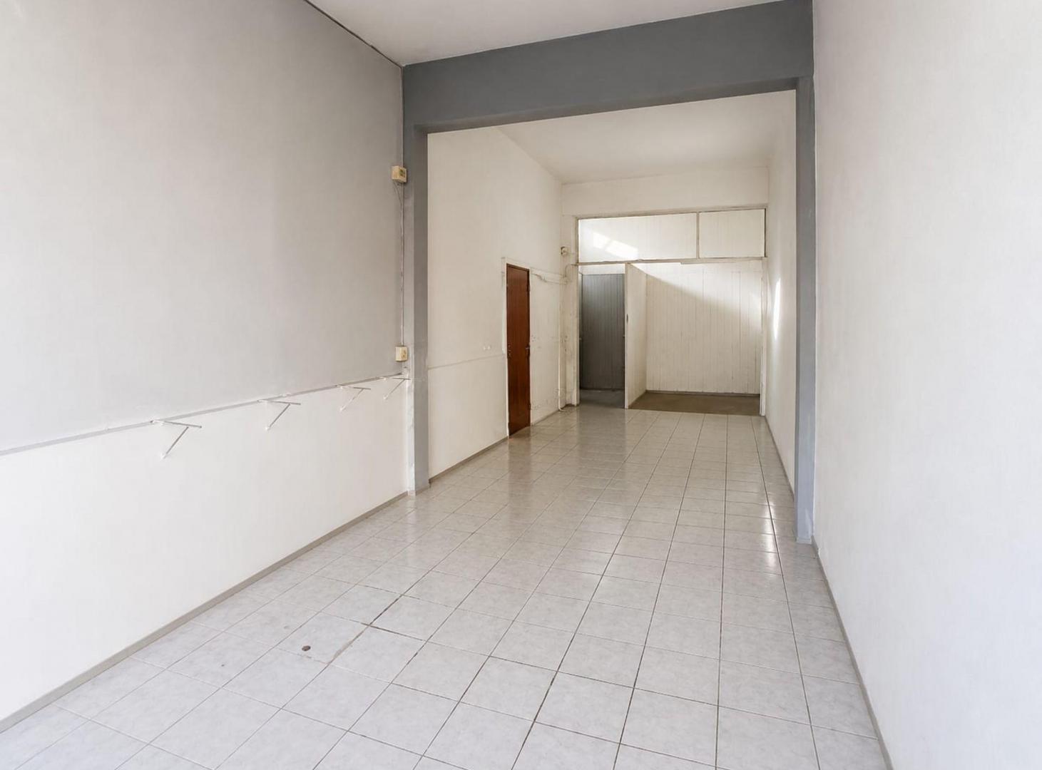 Foto de Excelente local comercial centrico, imagen 1
