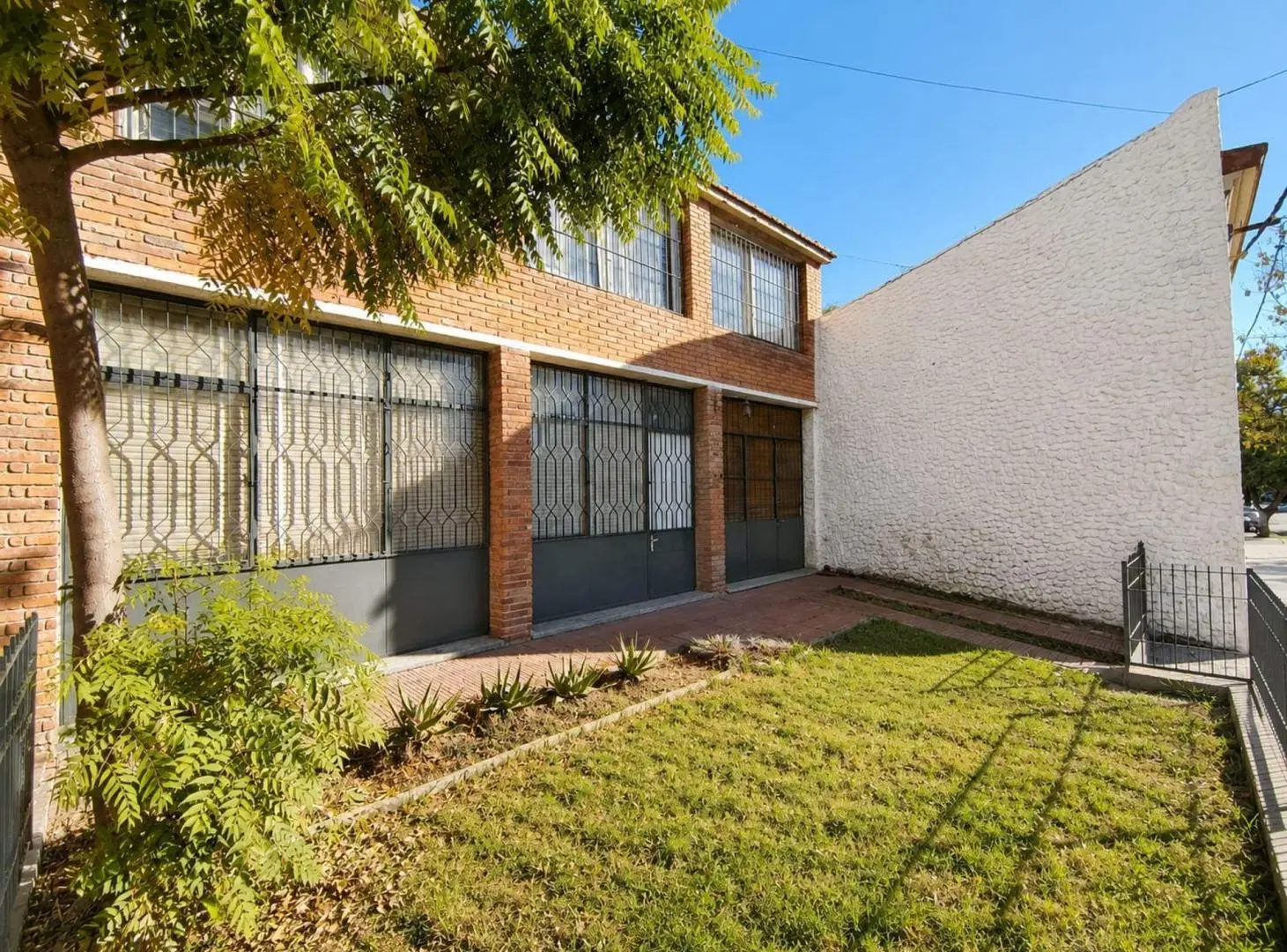 Casa centrica 3 dormitorios con garaje y patio 5