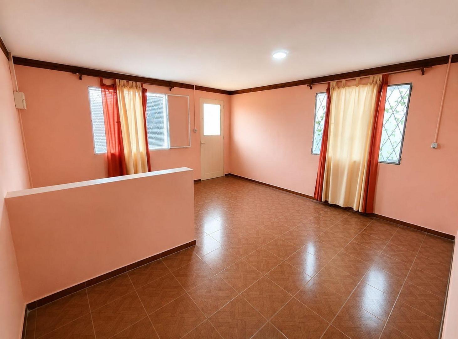 Foto de Casa con potencial sobre Avenida., imagen 2