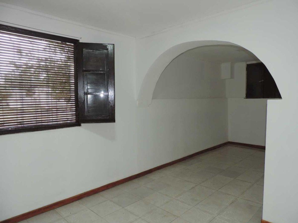 Foto de Linda Casa ideal para inversión ya tiene renta, imagen 2