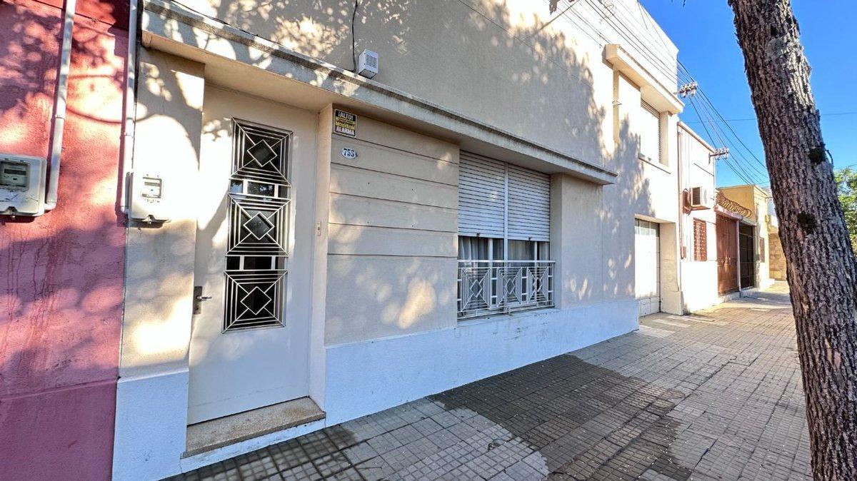 Foto de VENTA CASA CENTRICA CON GARAGE, imagen 4