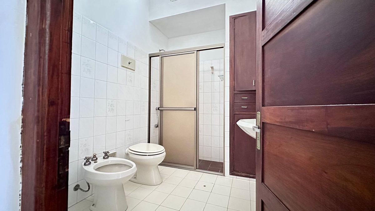 Foto de VENTA CASA CENTRICA CON GARAGE, imagen 5