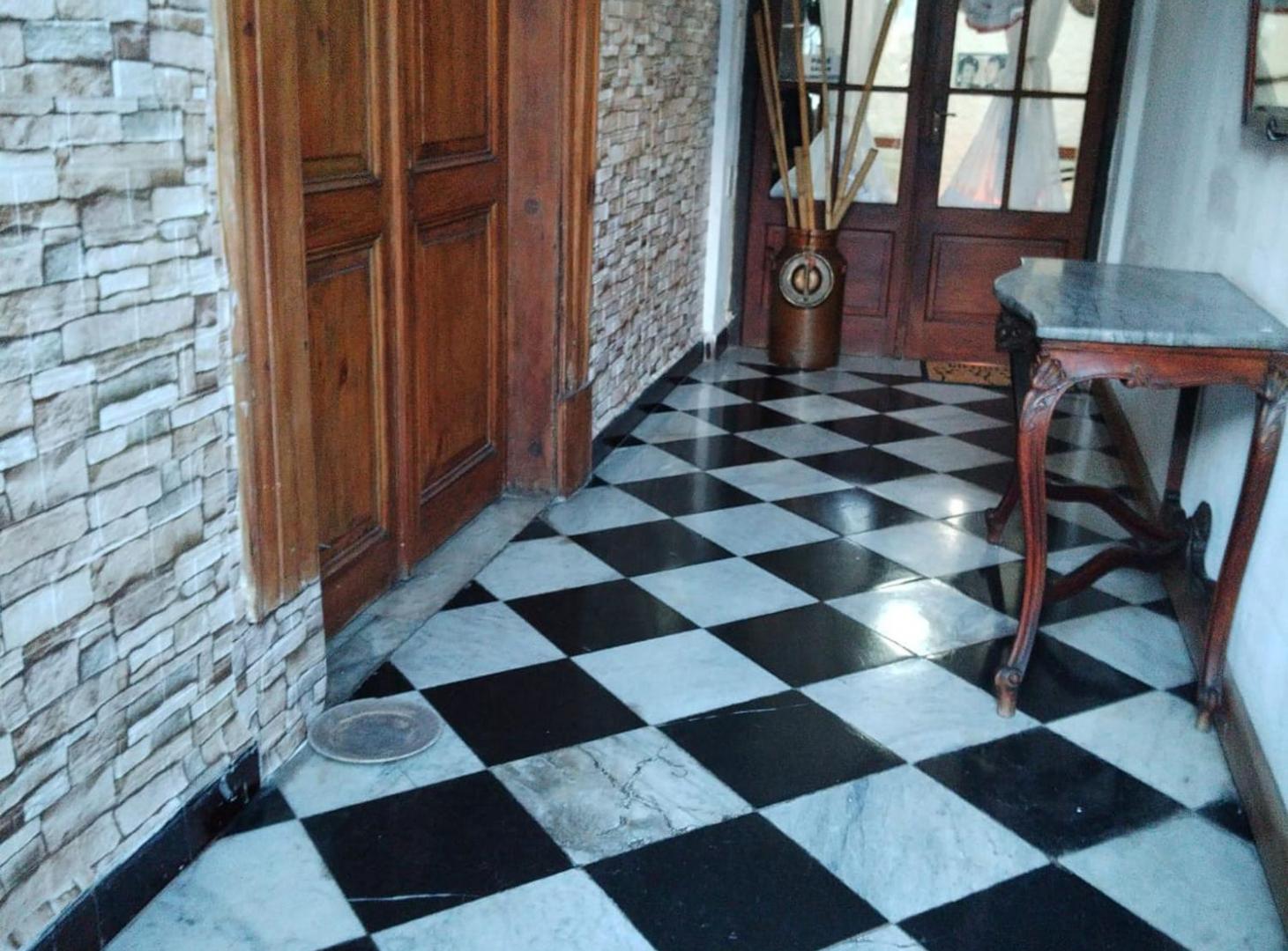 Foto de Casa grande en pleno centro con local comercial, imagen 2