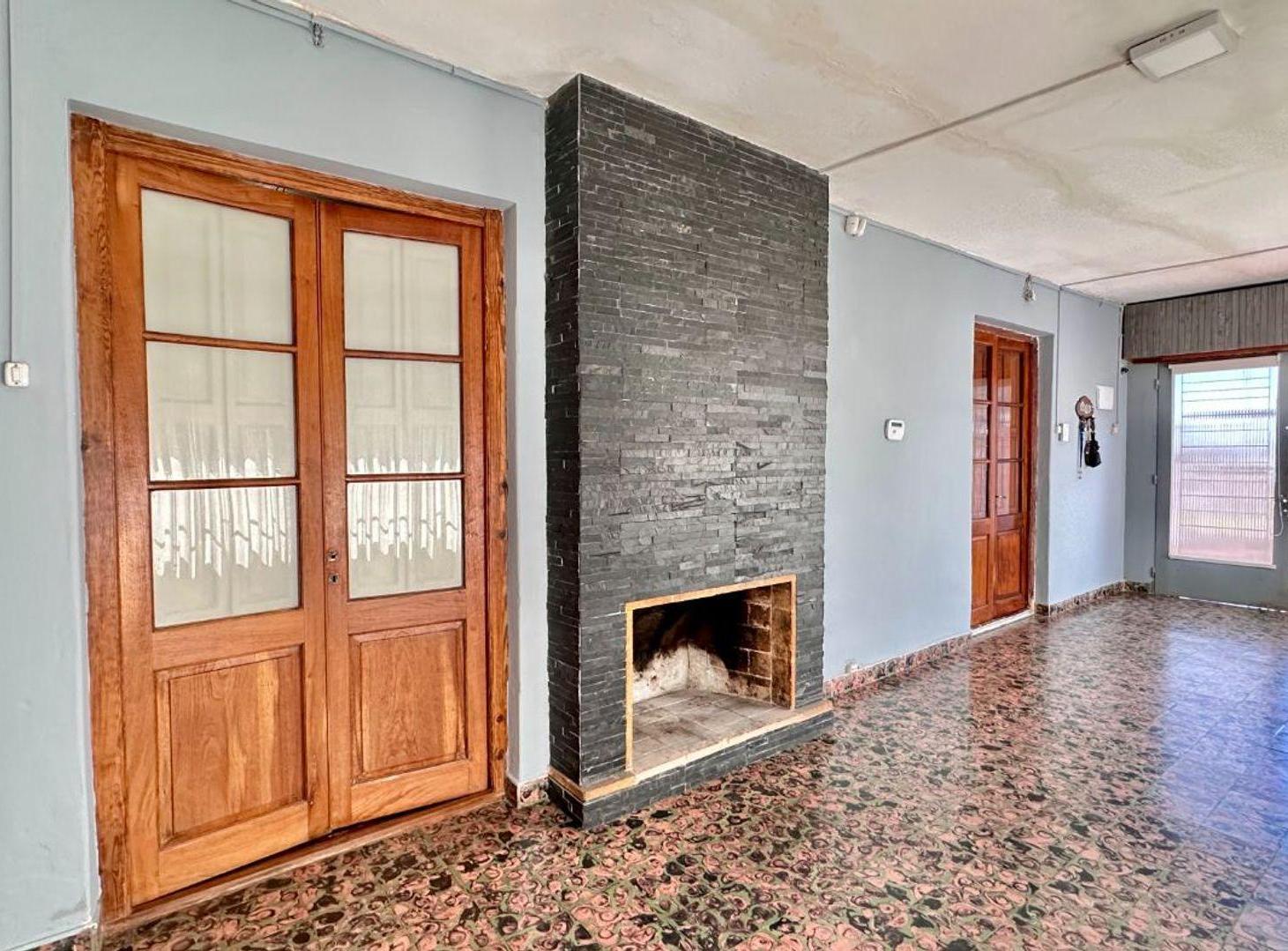Foto de Casa con patio, parrillero y gran potencial, imagen 2