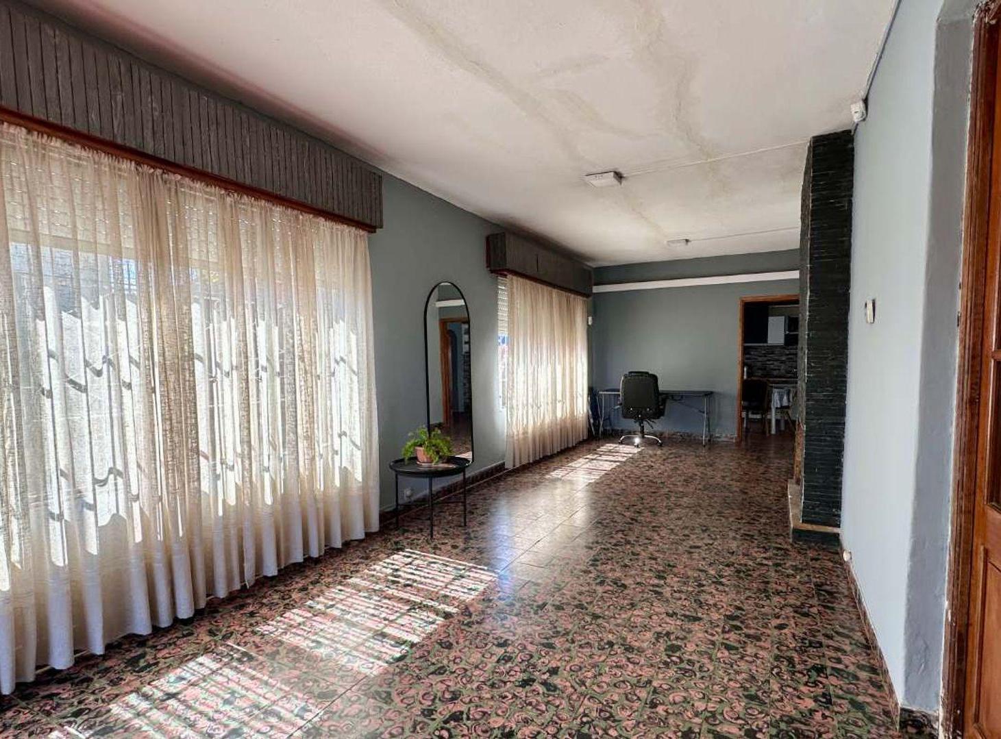 Foto de Casa con patio, parrillero y gran potencial, imagen 3