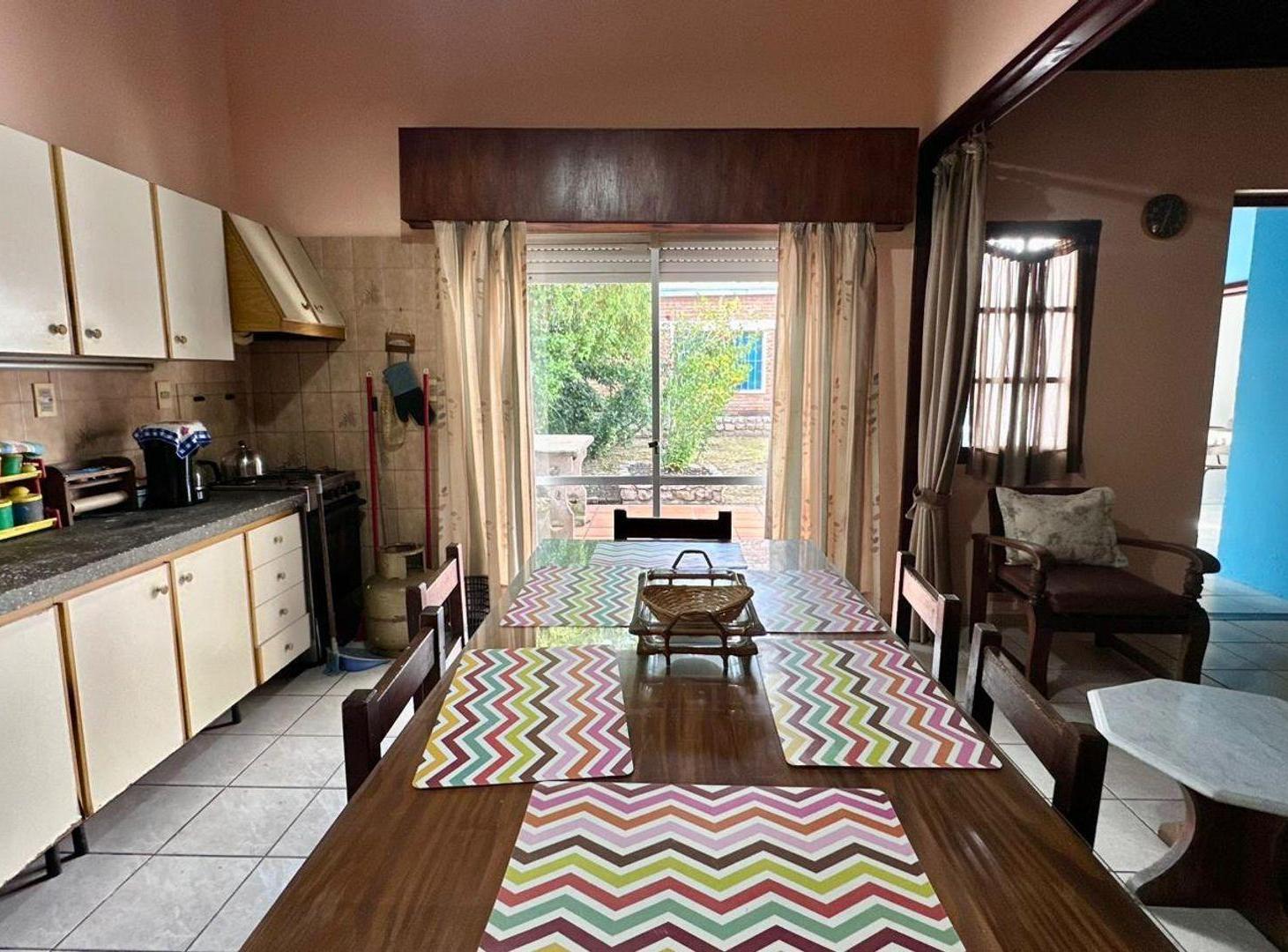Foto de CASA CENTRICA 4 DORMITORIOS, CON BARBACOA., imagen 2