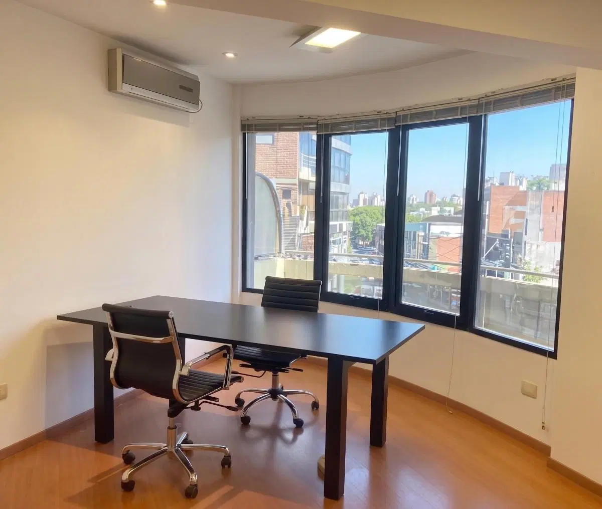 Oficina amoblada en zona centro | Alvear al 300 4