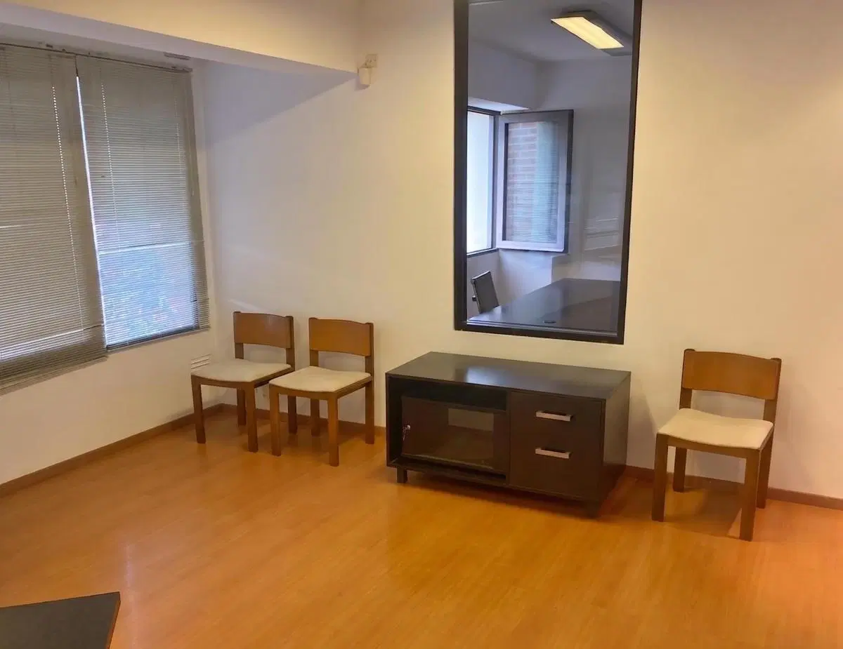 Oficina amoblada en zona centro | Alvear al 300 3
