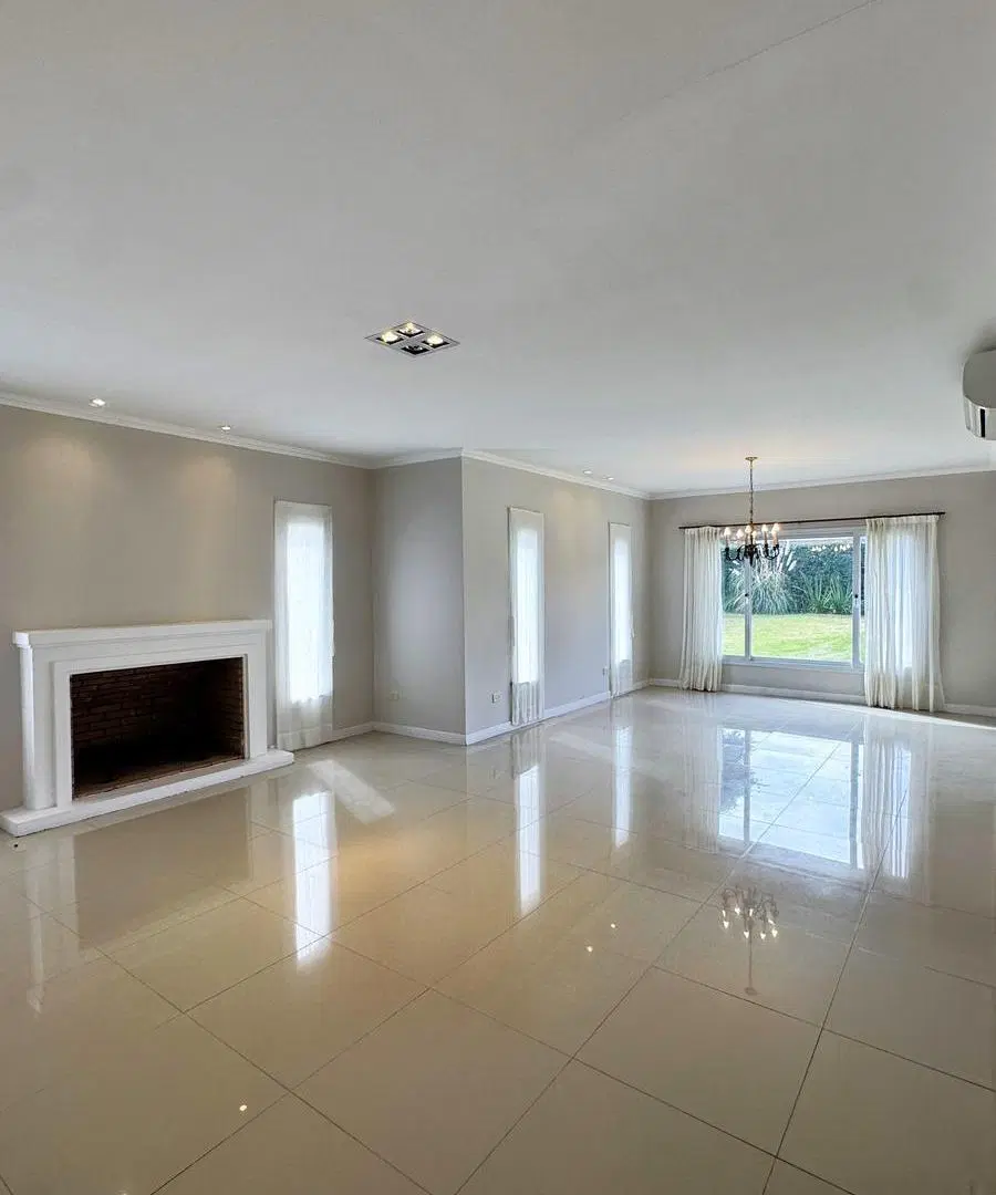 Casa en venta en Club de Campo El Tipal de 4 dormitorios 5