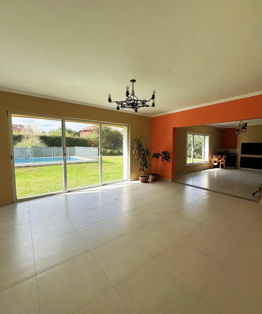Casa en venta en Club de Campo El Tipal de 4 dormitorios 3
