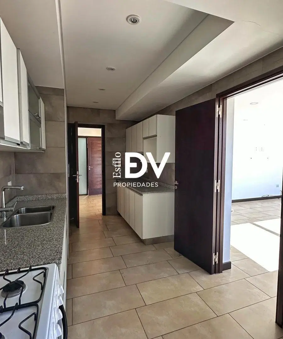 Departamento 2 ambientes en alquiler con cochera y balcón 8