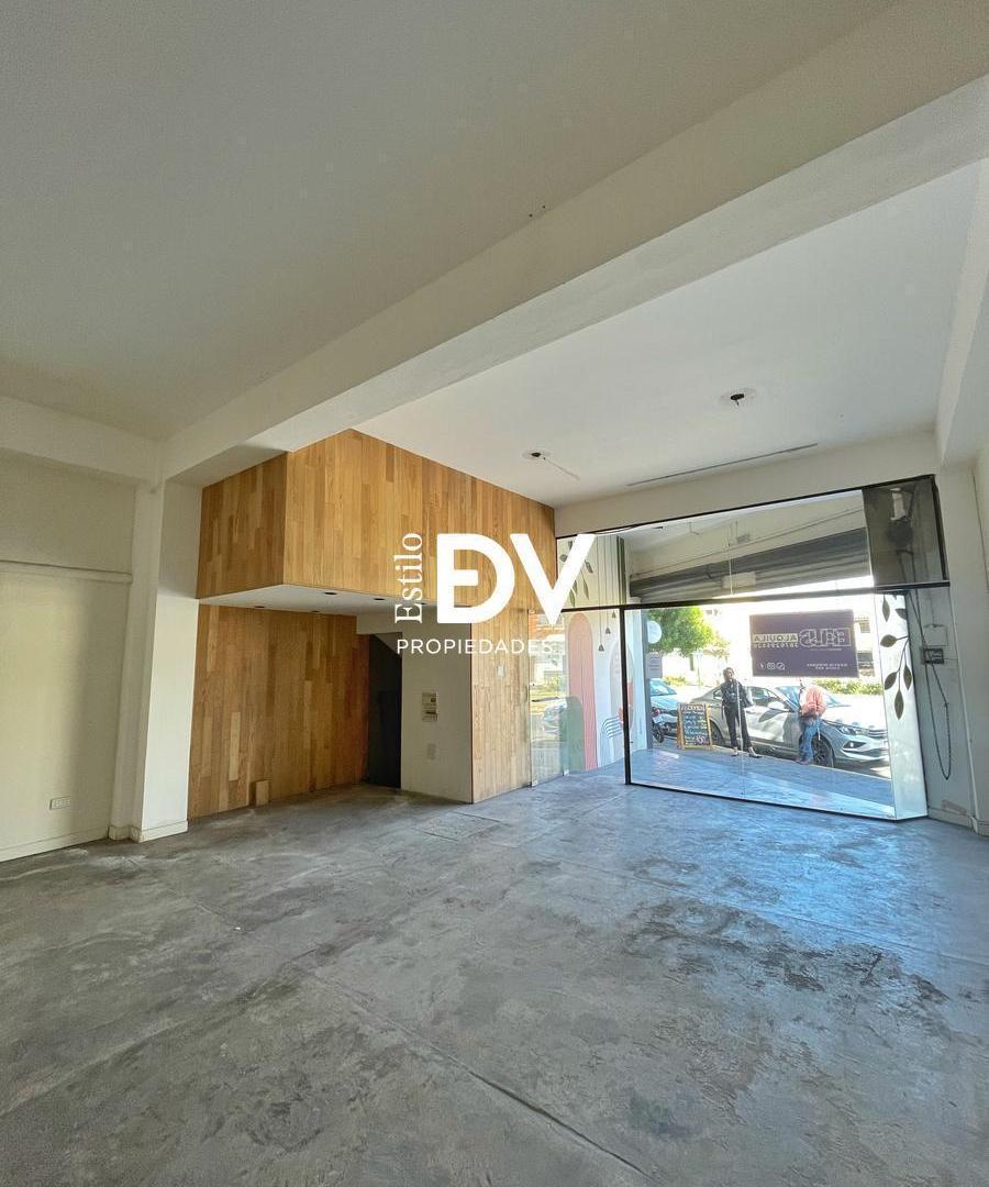 Foto de Local comercial de 160m2 sobre Av. Bicentenario - zona shopping, imagen 2