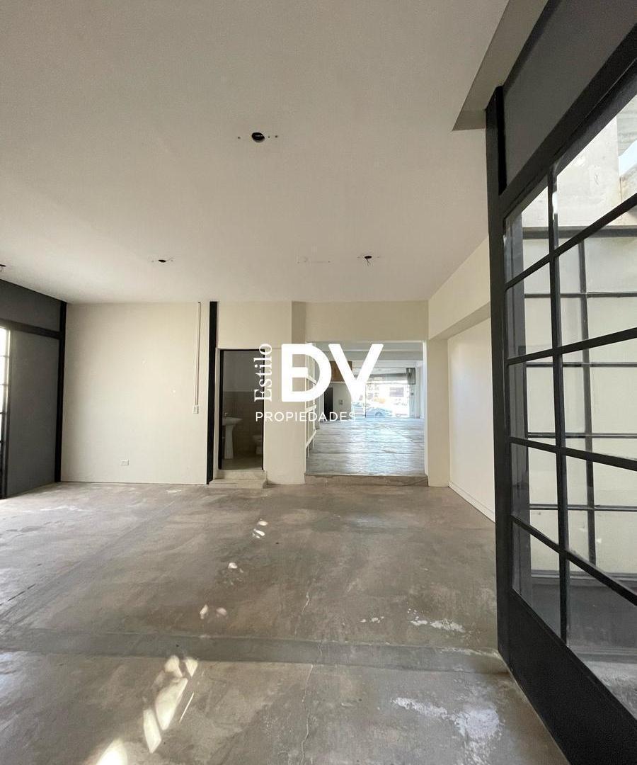 Foto de Local comercial de 160m2 sobre Av. Bicentenario - zona shopping, imagen 4