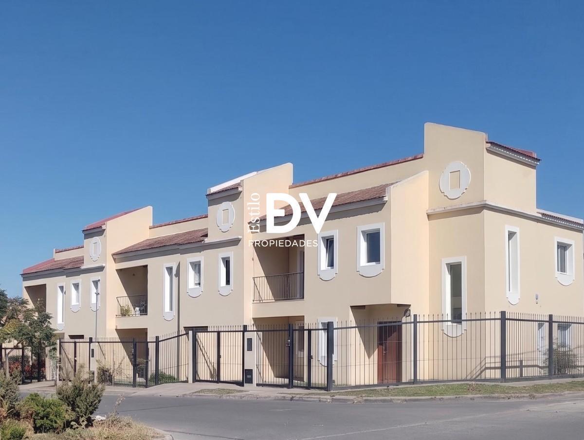 Foto de Casa Duplex en VENTA - 2 dormitorios con cochera - Grand Bourg, imagen 1