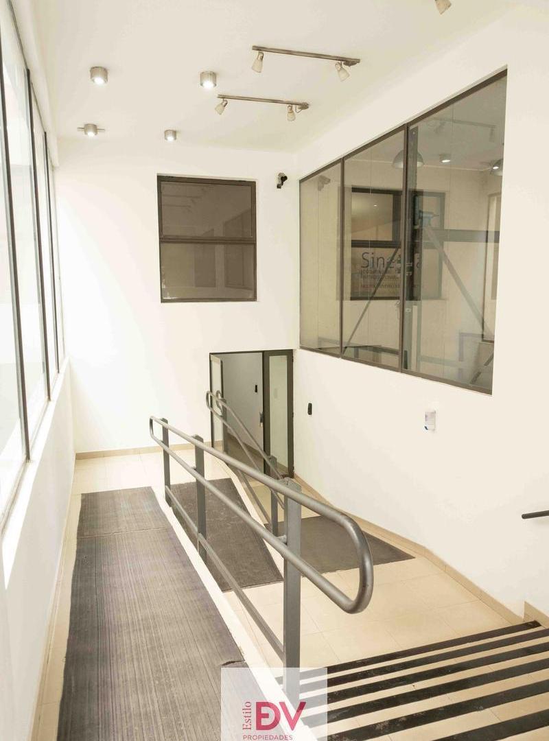 Foto de Oficina premium en venta - 158 m² - Dean Funes 400, imagen 1