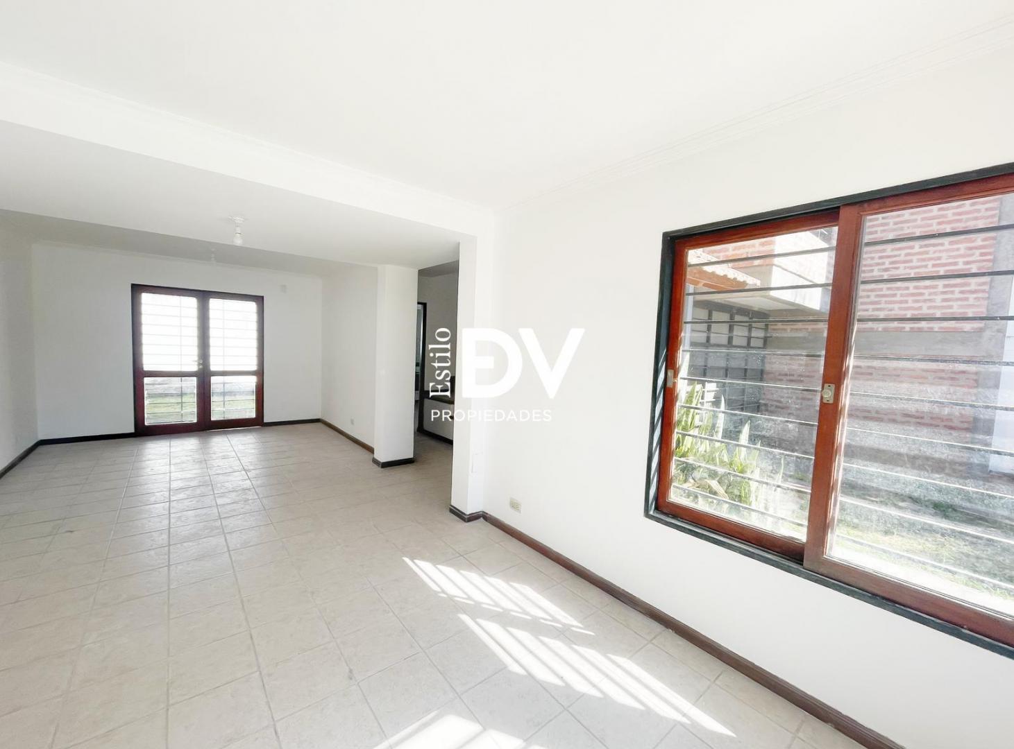 Foto de Casa en alquiler - 3 dormitorios con cochera - Tres Cerritos, imagen 3