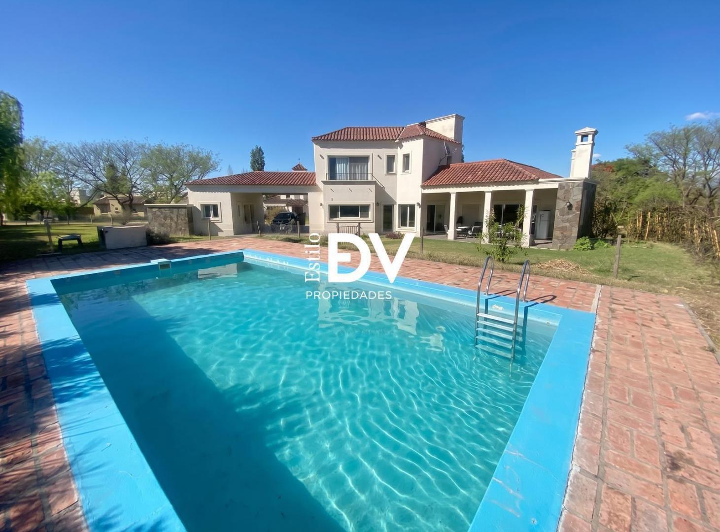 Foto de Casa de 3 dormitorios con suite, pileta y galería con asador – Club de, imagen 1