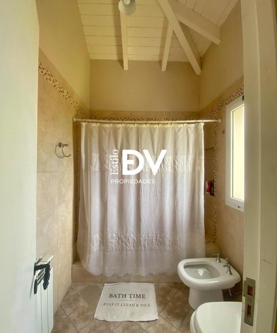 Foto de Casa de 3 dormitorios con suite, pileta y galería con asador – Club de, imagen 4