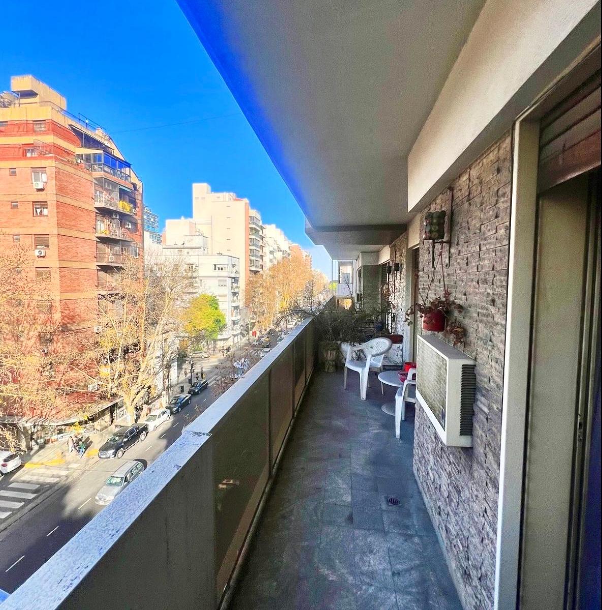 Departamento 4 Ambientes de Categoria C/ Balcon Al Frente, Dependencia y Cochera 2