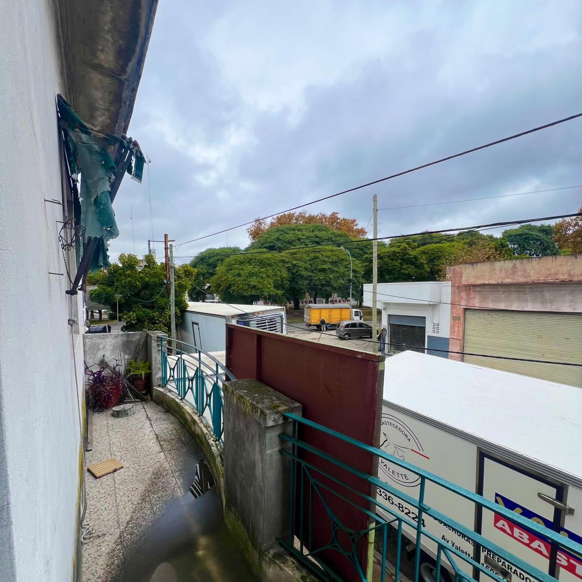 Tipo Casa 3 Ambientes a Reciclar Al Frente con Balcon y Terraza Propia. 5