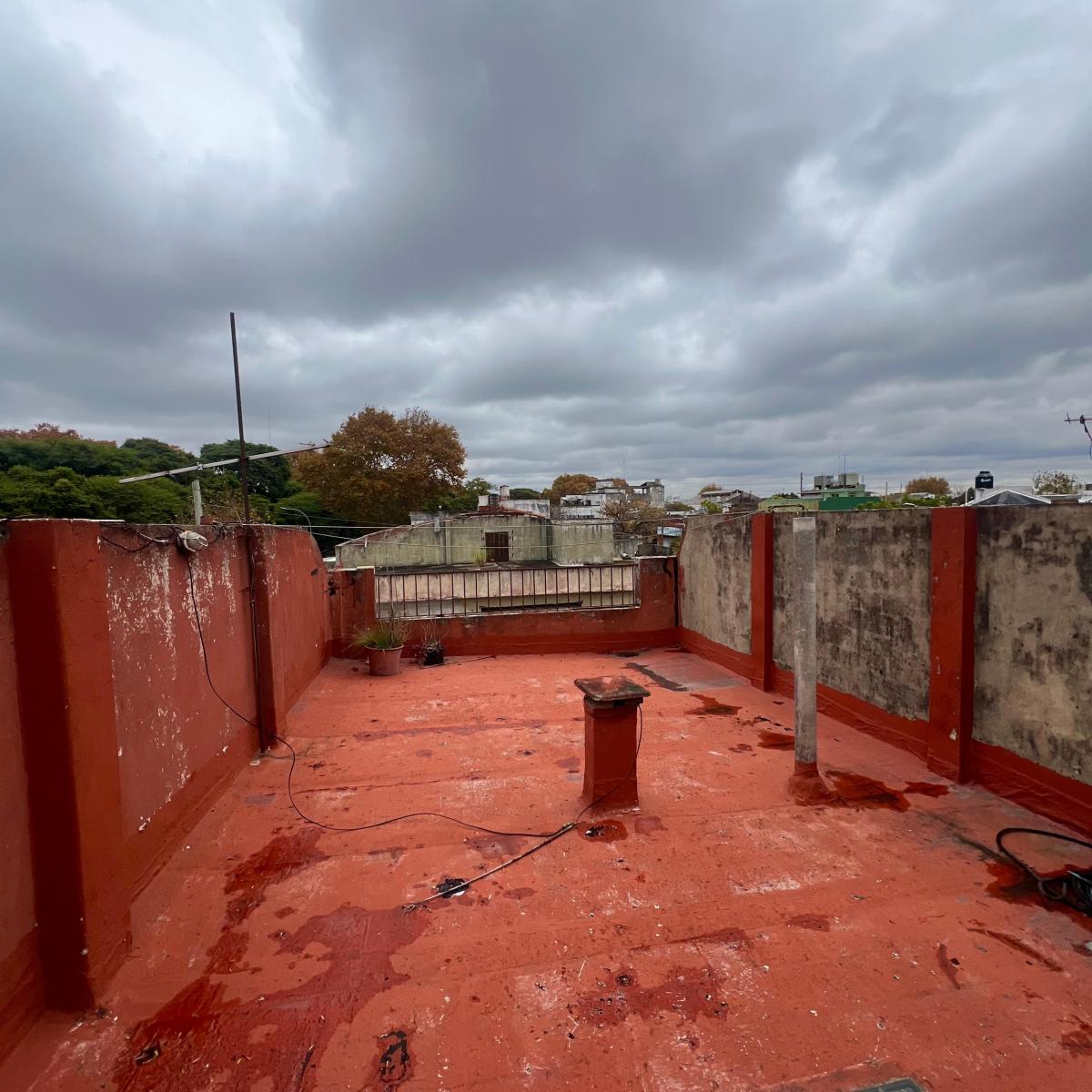 Foto de Tipo Casa 3 Ambientes A Reciclar c/ Terraza Propia y Balcon al Frente, imagen 4