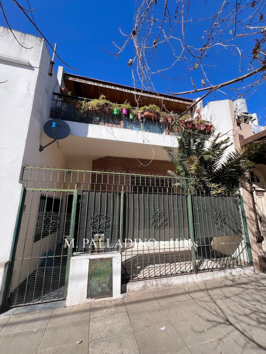 Casa 5 Ambientes en Block Dos Plantas con Garage, Patio y Balcon 5